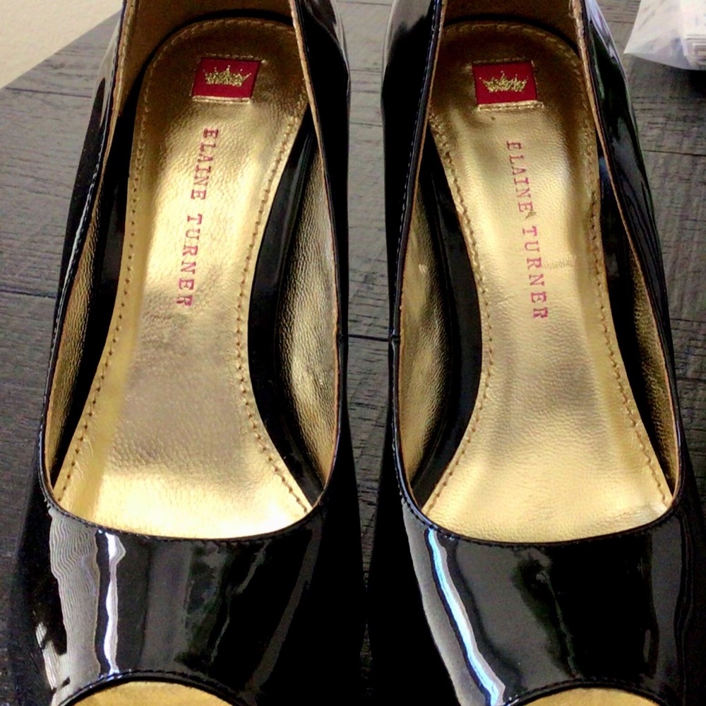 Elaine Turner Black Pumps!
